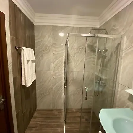 1br Flora *